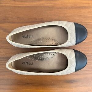 Van Eli Serene Women's Quilted Beige and Black Flats, Size 8W